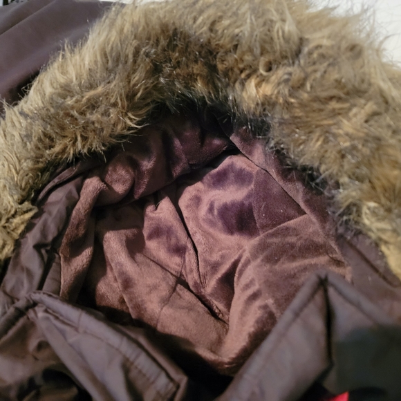 Like new DKNY puffer coat with removable hood - Picture 9 of 9